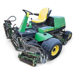 3215A and 3235A Lightweight Fairway Mowers (SN: from 030201) (North America) Operators Manual (OMMT2777)
