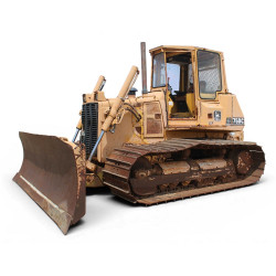 750C and 850C Crawler Dozers Operators Manual (OMT165719)